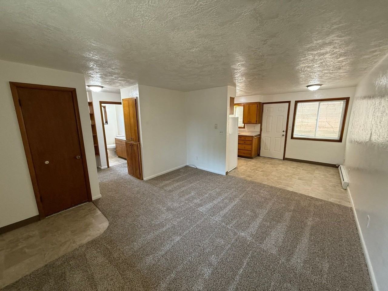 2042 Myrtle Ave Ne - Photo 5 of 19