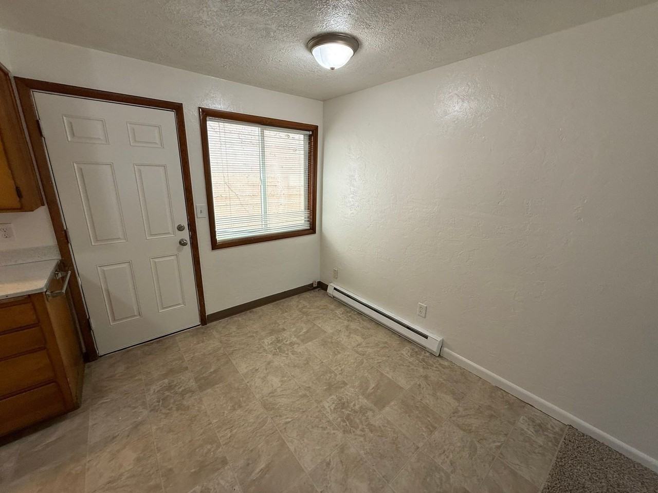 2042 Myrtle Ave Ne - Photo 6 of 19