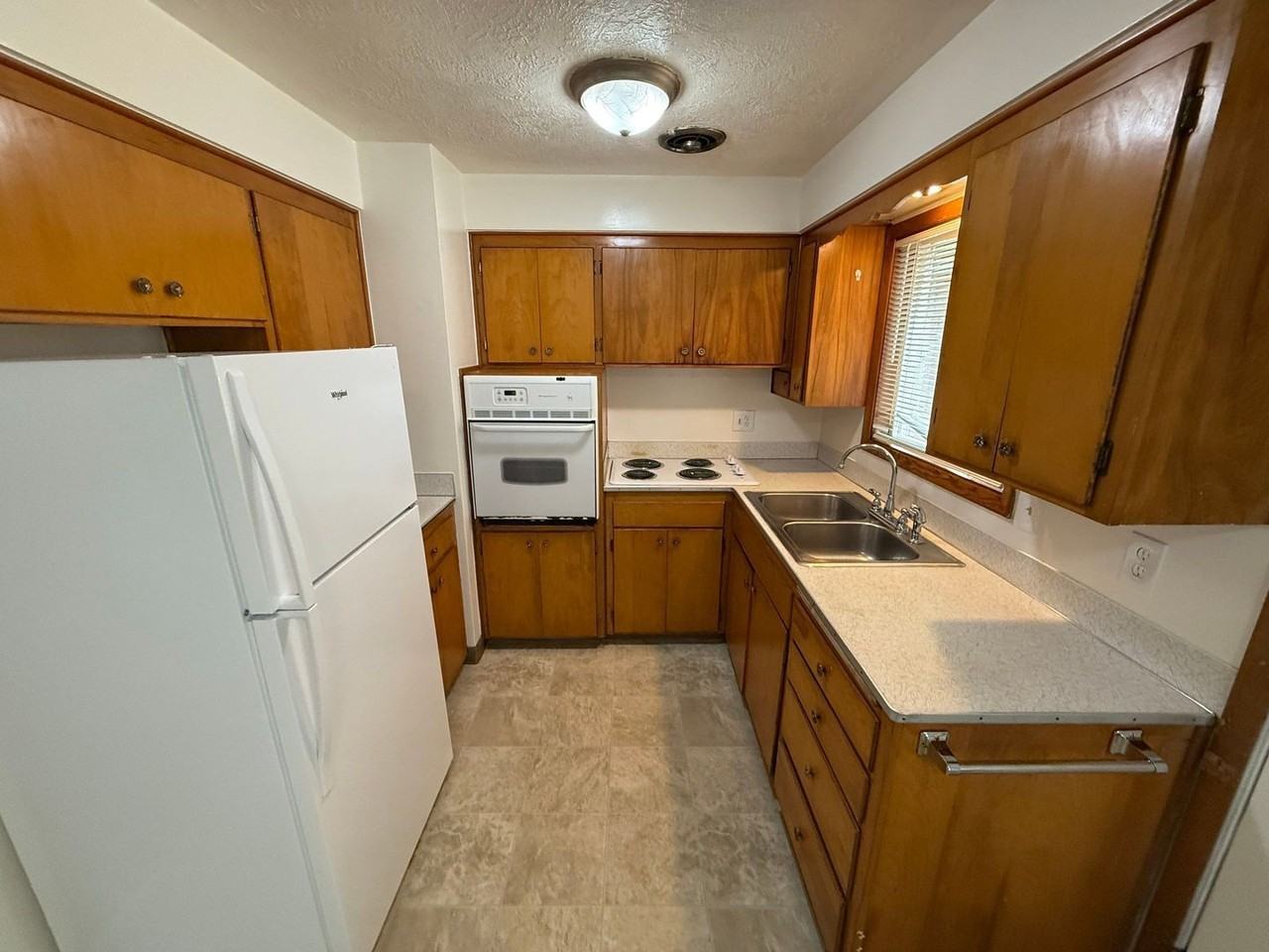 2042 Myrtle Ave Ne - Photo 7 of 19