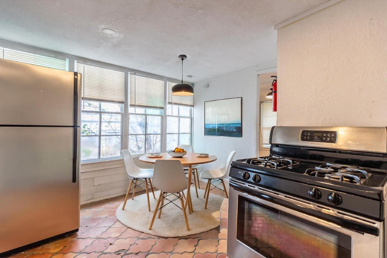 426 W Woodlawn Ave #1 - Photo 5 of 27