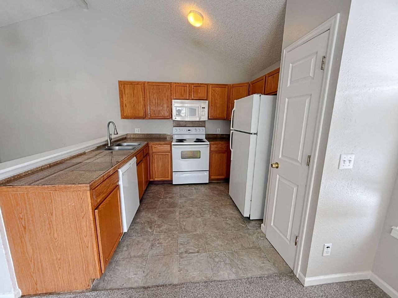 1680 S Espana Way - Photo 4 of 13