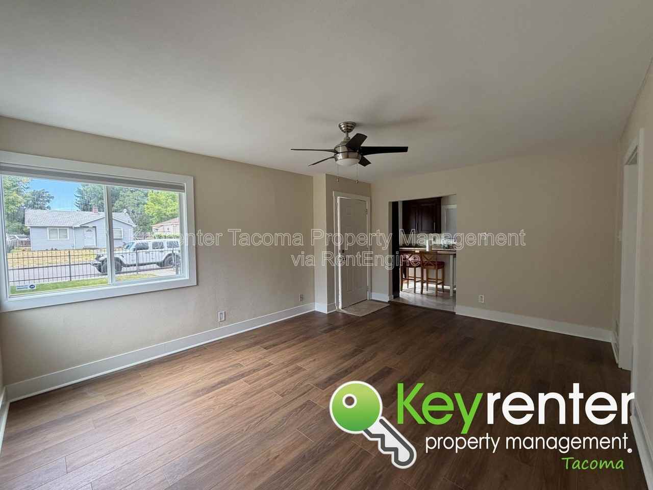 1047 S Rochester St - Photo 3 of 17