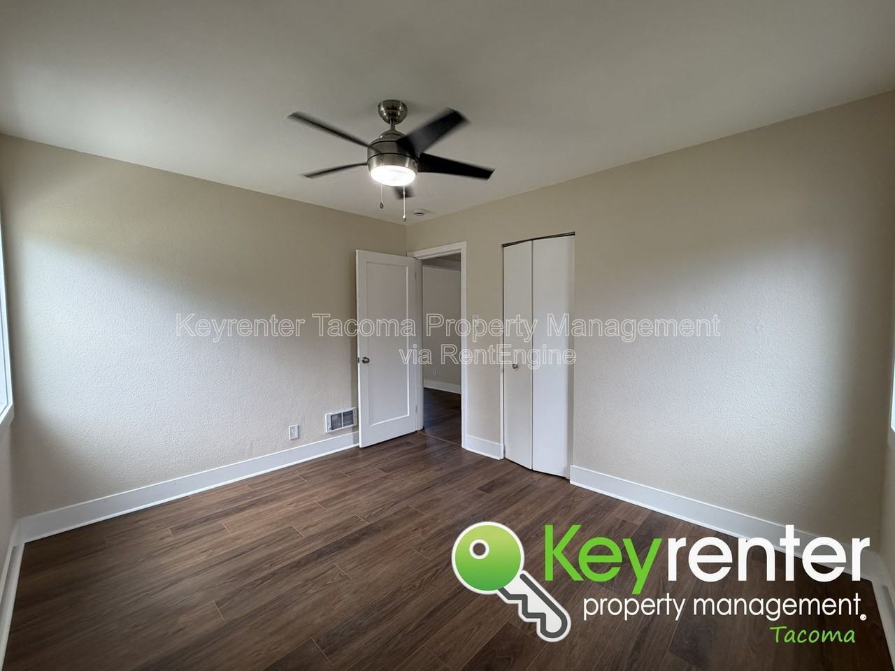 1047 S Rochester St - Photo 6 of 17