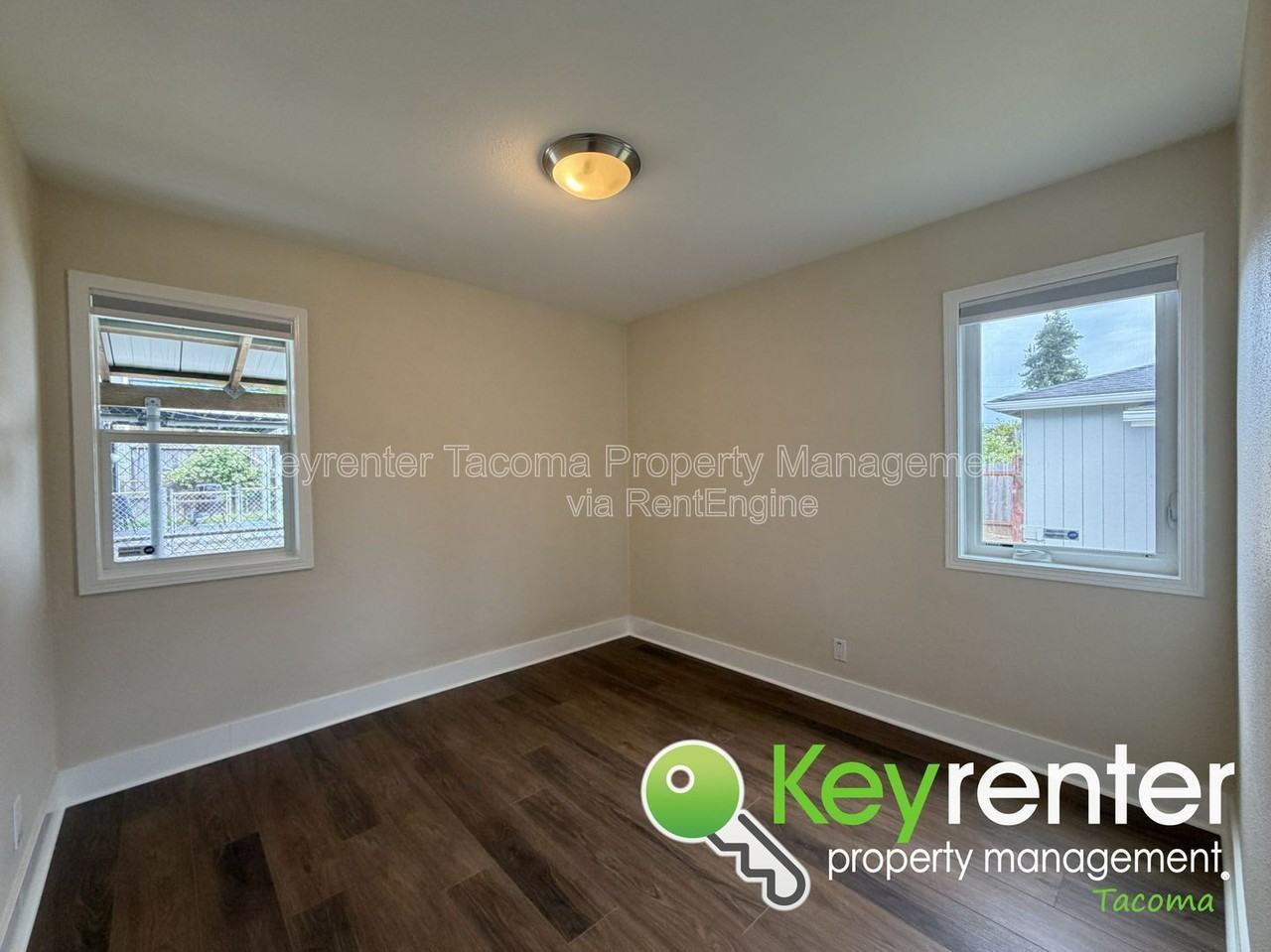 1047 S Rochester St - Photo 7 of 17