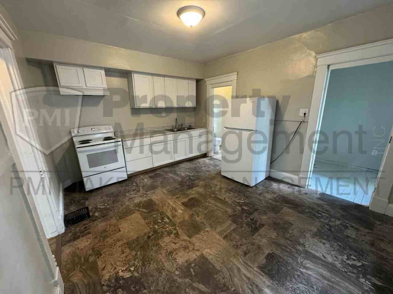 212 Grove St - Photo 5 of 7