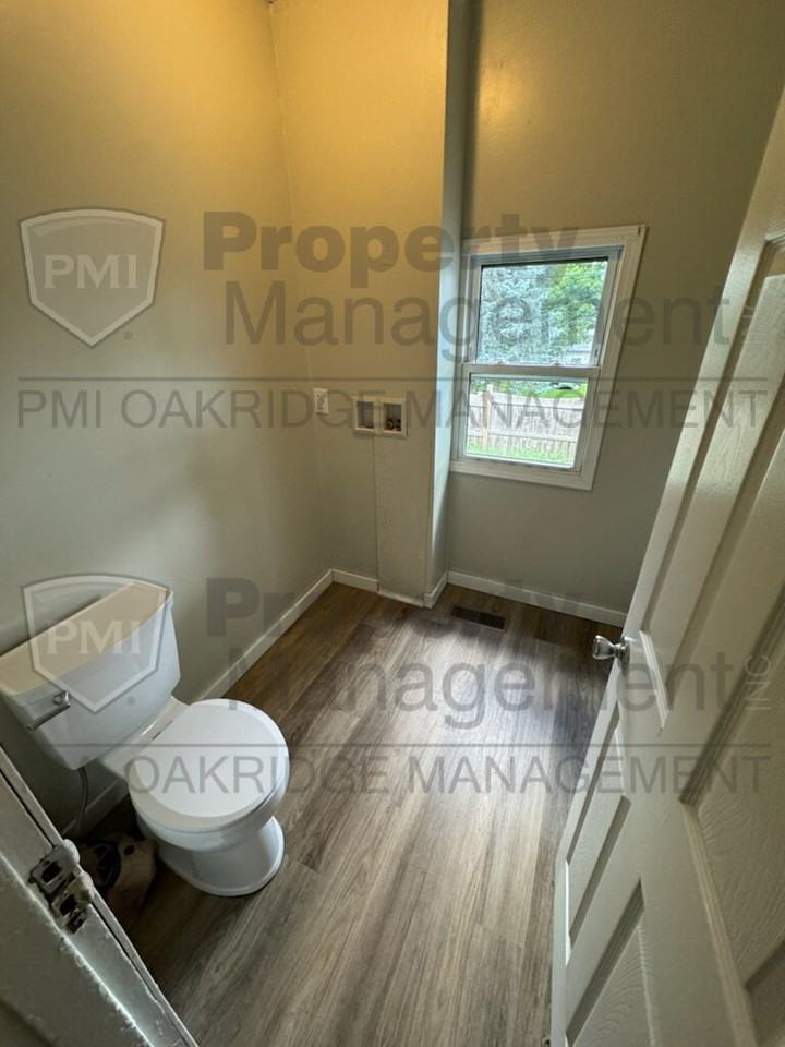 212 Grove St - Photo 7 of 7