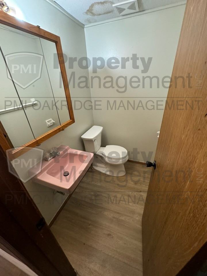 1533 Spruce Ave - Photo 4 of 10
