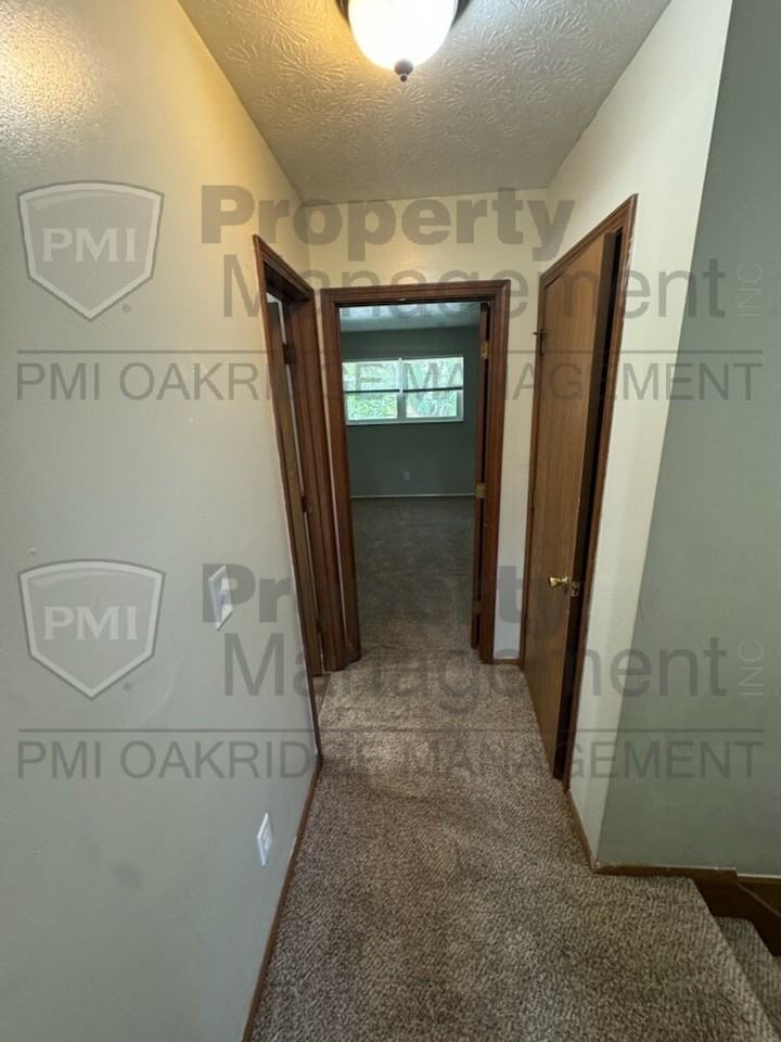 1533 Spruce Ave - Photo 7 of 10