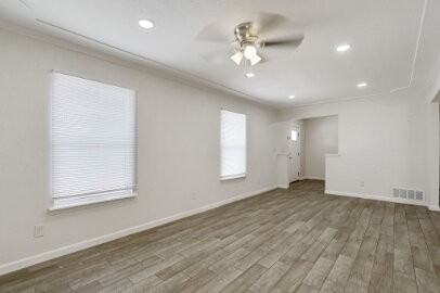 10401 Centaur Dr - Photo 4 of 33