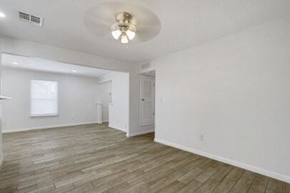 10401 Centaur Dr - Photo 7 of 33