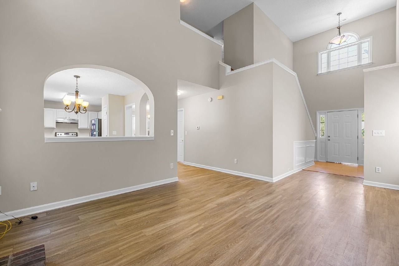 16 Woodward Ln - Photo 3 of 25