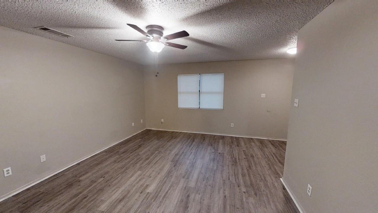 2302 Traverse Dr - Photo 4 of 22
