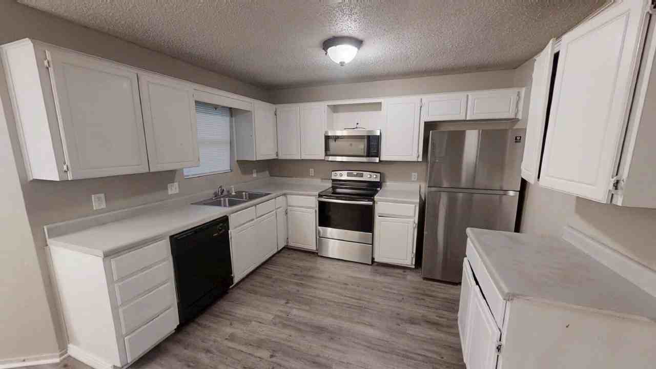 2302 Traverse Dr - Photo 5 of 22