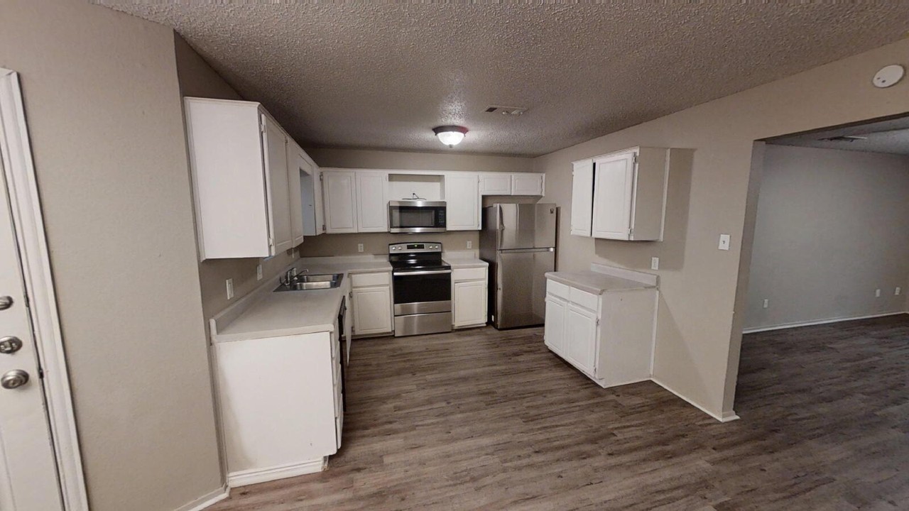 2302 Traverse Dr - Photo 6 of 22