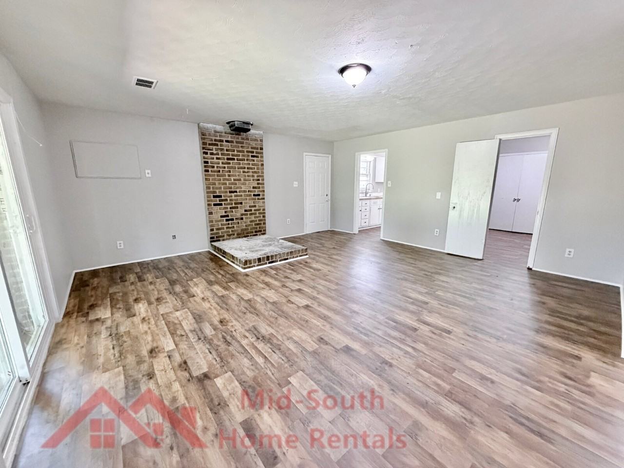 3040 Edgeware Rd S - Photo 4 of 24