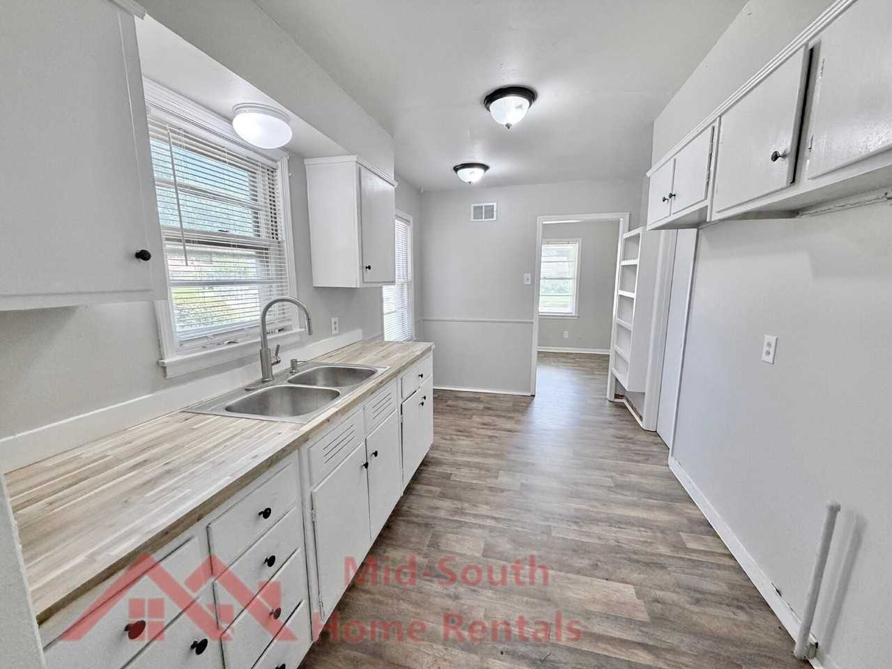 3040 Edgeware Rd S - Photo 5 of 24