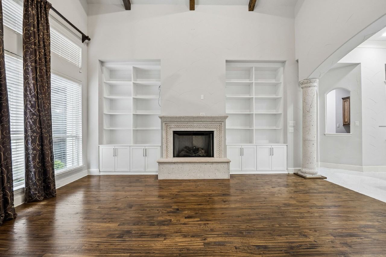 2101 Miracle Point Dr - Photo 4 of 48