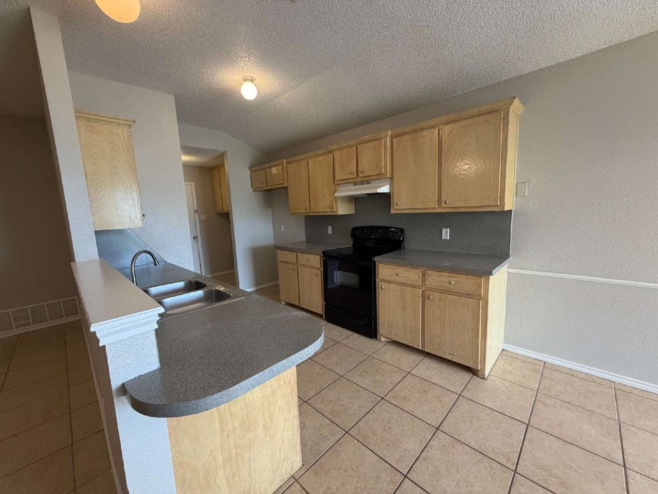 5903 10th St #3 - Photo 3 of 10