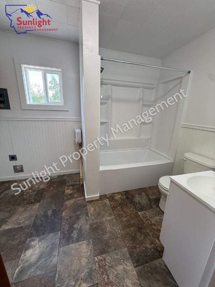 301 1/2 Woodland Ave - Photo 3 of 7