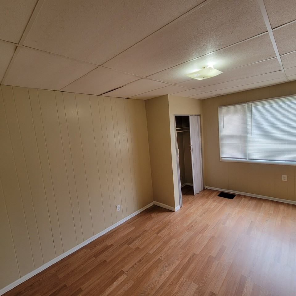 1332 Lee St - Photo 4 of 7