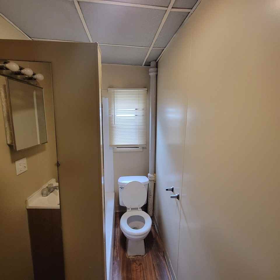 1332 Lee St - Photo 5 of 7
