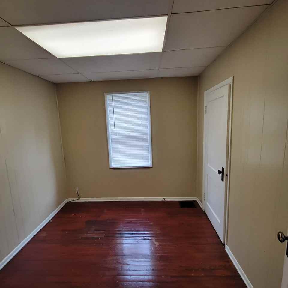 1332 Lee St - Photo 6 of 7