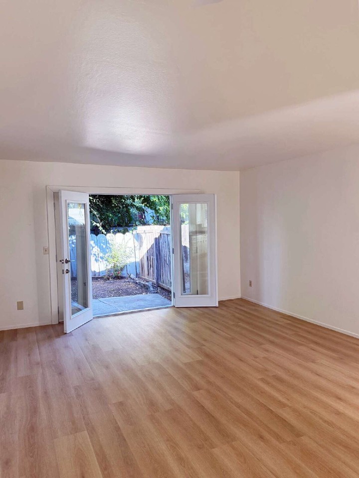 152 Andrieux St - Photo 2 of 19