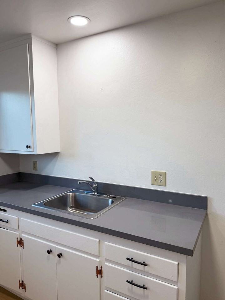 152 Andrieux St - Photo 5 of 19