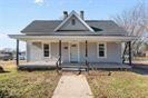 featured image of 212 N Laura Wall Blvd