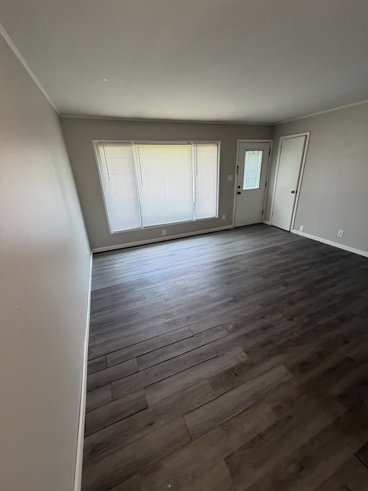 742 N University Blvd #2 - Photo 5 of 14