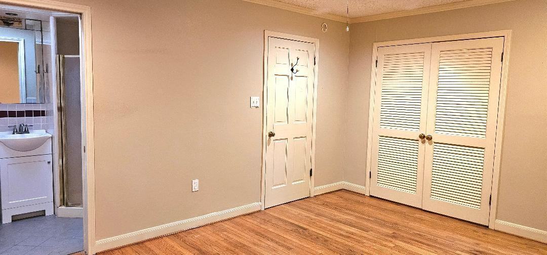406 Canterbury Dr - Photo 3 of 11