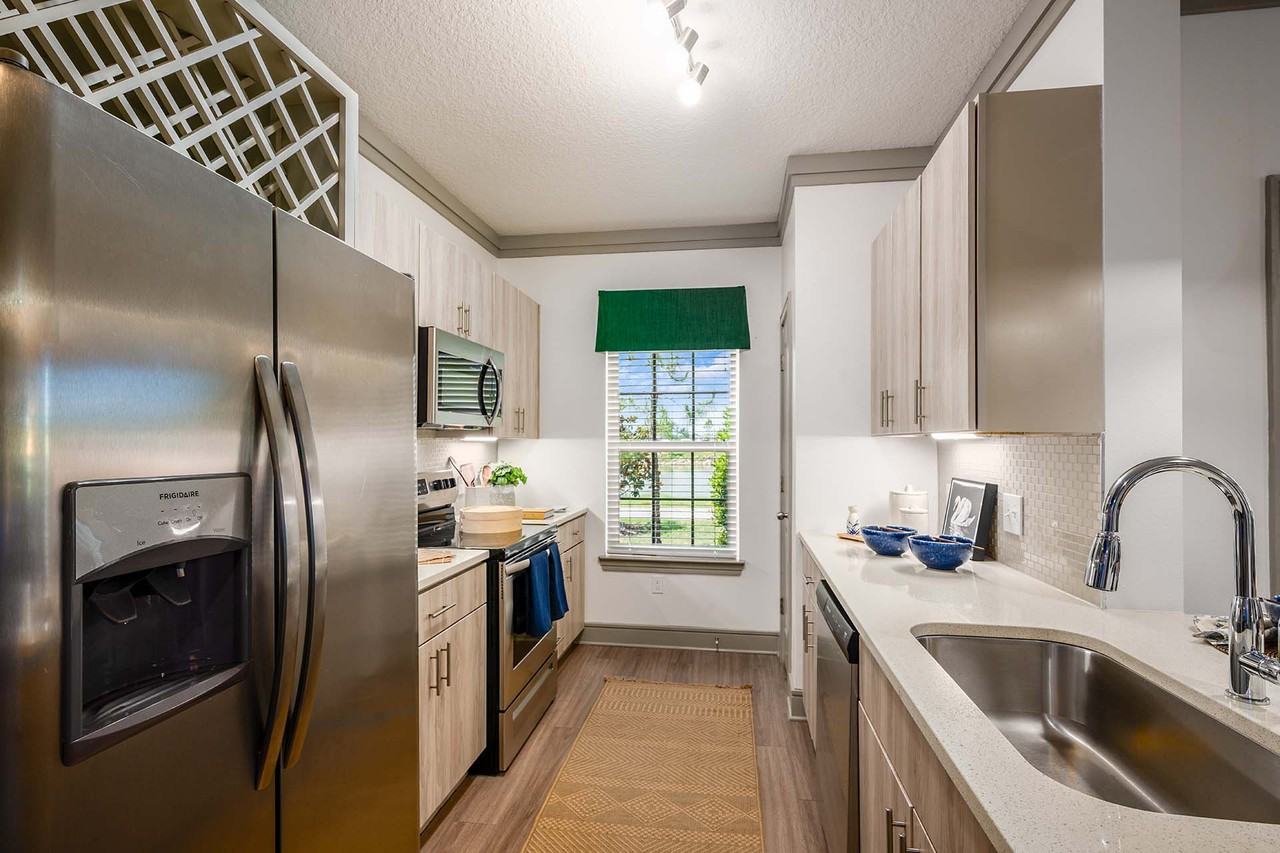 Botanic Waterside Apartments at Lakewood Ranch - Photo 5 of 56