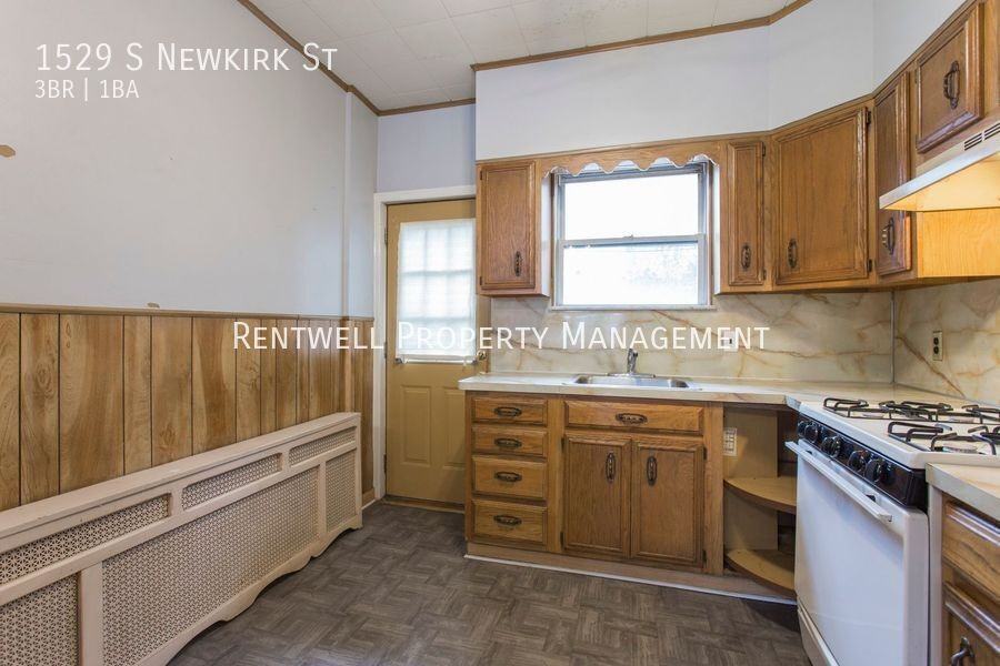 1529 S Newkirk St - Photo 6 of 15