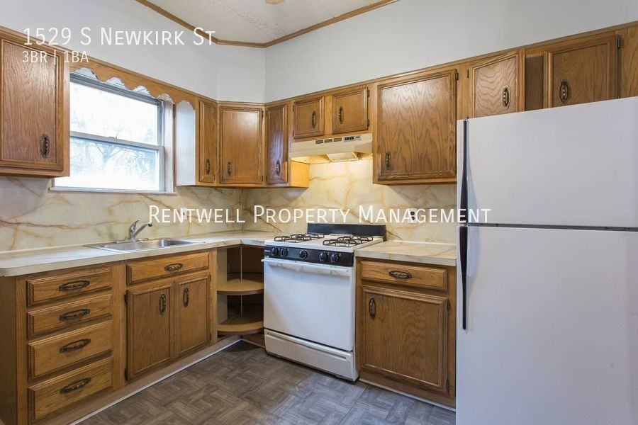 1529 S Newkirk St - Photo 7 of 15
