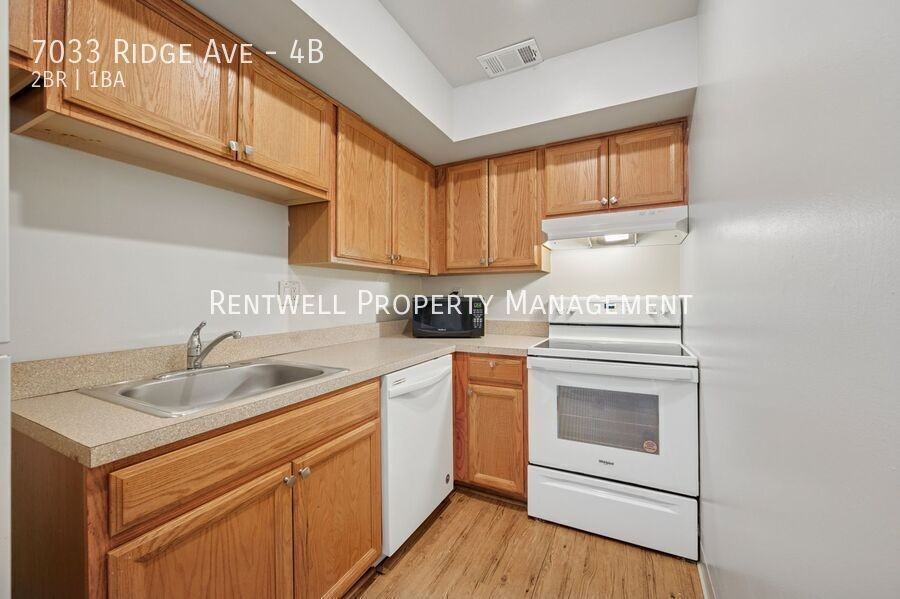 7033 Ridge Ave #4B