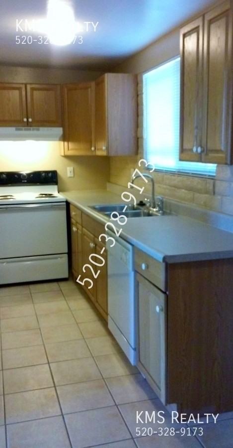 1866 W Caravelle Rd - Photo 2 of 14