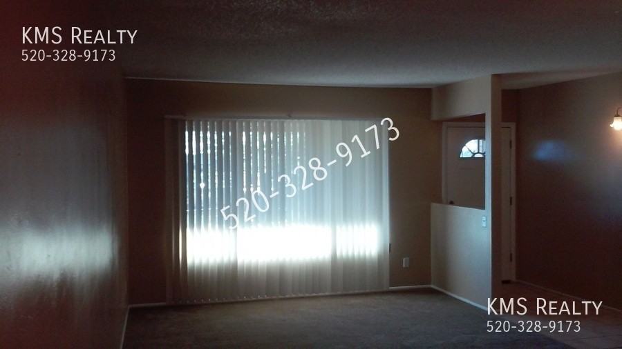 1866 W Caravelle Rd - Photo 4 of 14