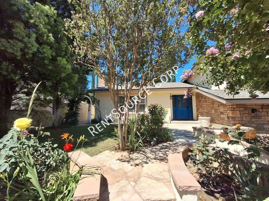 26421 Torreypines Dr - Photo 3 of 40