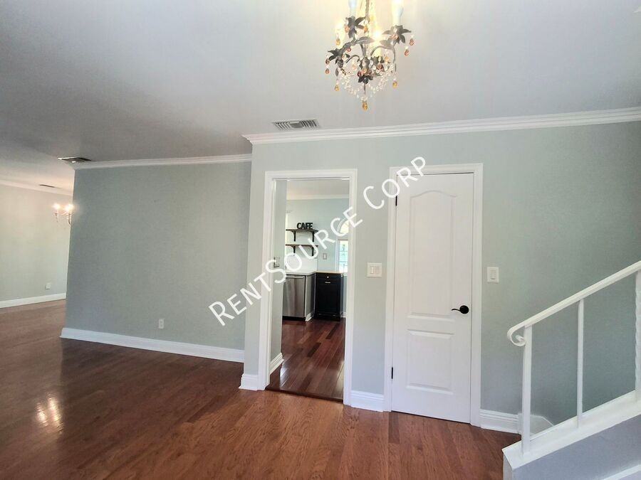 26421 Torreypines Dr - Photo 4 of 40