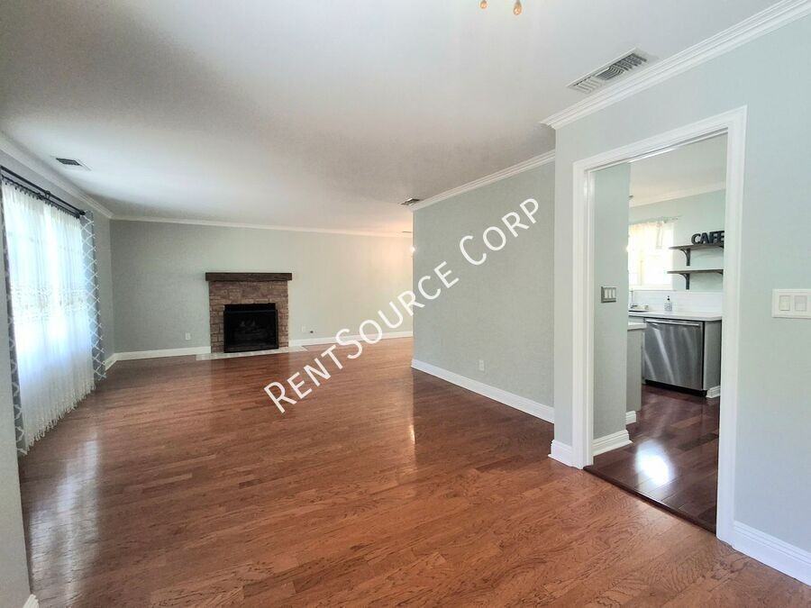 26421 Torreypines Dr - Photo 5 of 40