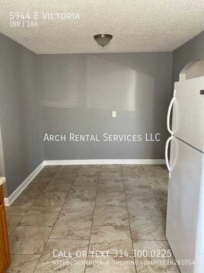 5944 Victoria Ave - Photo 5 of 11
