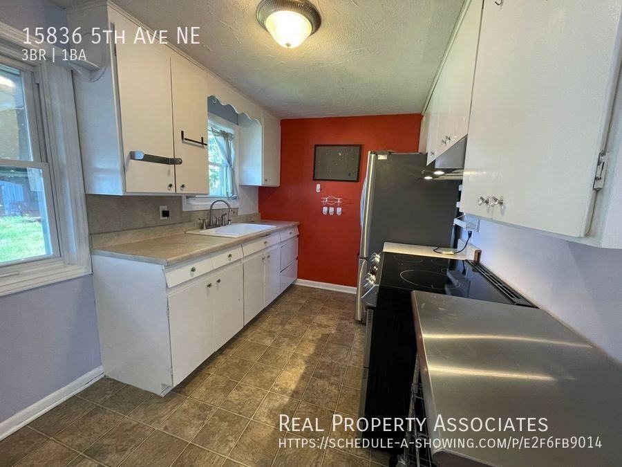 15836 5th Ave Ne - Photo 2 of 20