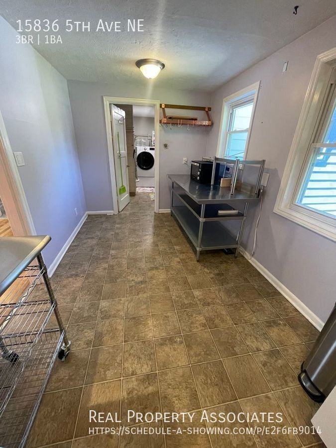 15836 5th Ave Ne - Photo 4 of 20