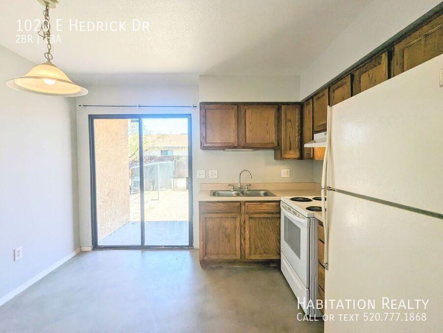 1020 E Hedrick Dr - Photo 2 of 14