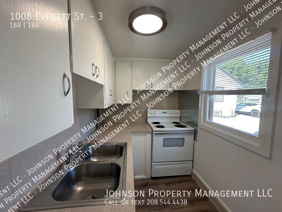 1008 Everett St #3 - Photo 5 of 12