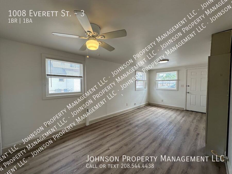 1008 Everett St #3 - Photo 7 of 12