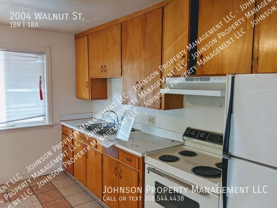 2004 Walnut St - Photo 2 of 14