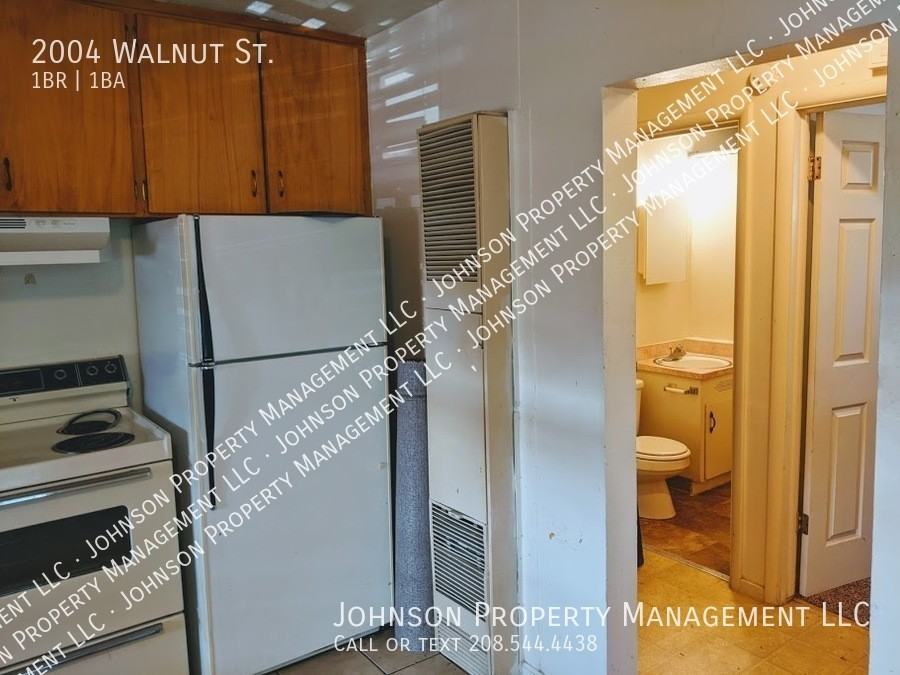 2004 Walnut St - Photo 4 of 14