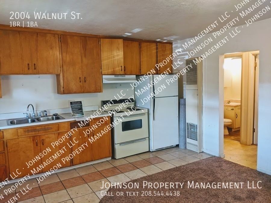 2004 Walnut St - Photo 5 of 14
