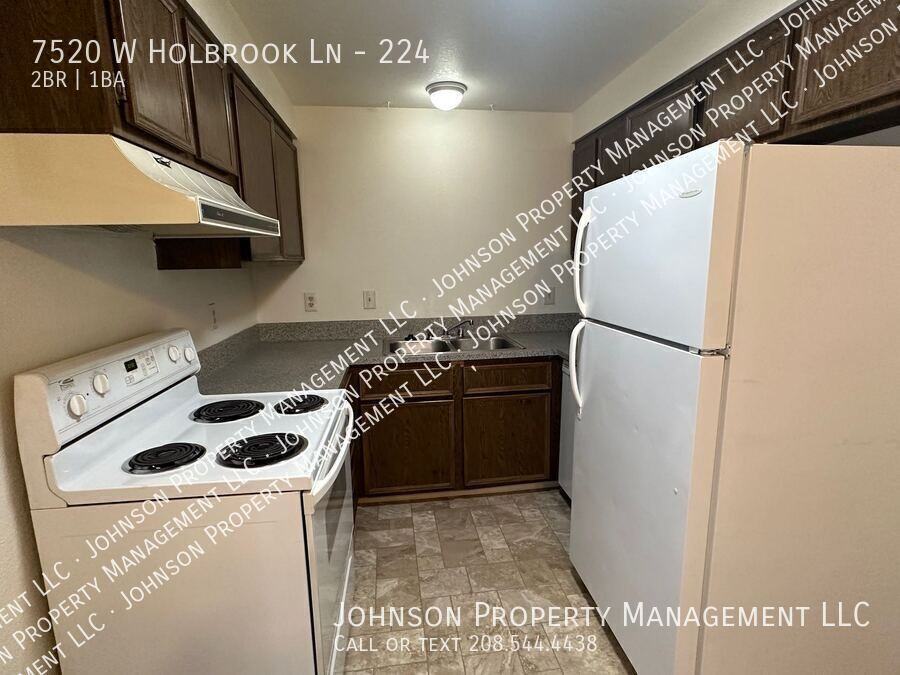 7520 W Holbrook Ln #224 - Photo 4 of 12